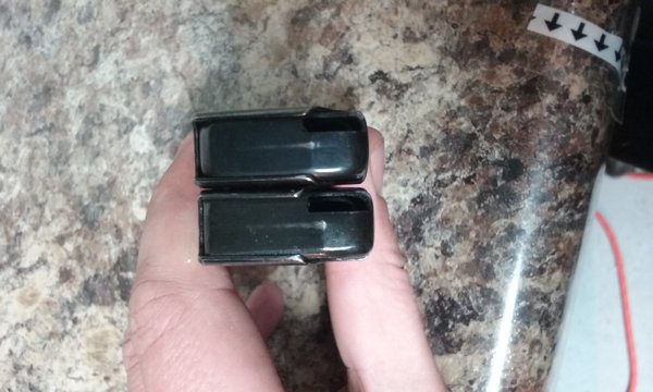 This picture is from a seller on ebay who has both kinds for sale, but you must tell him which one on the order.